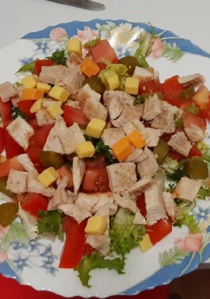 Una foto de Ensalada de pollo