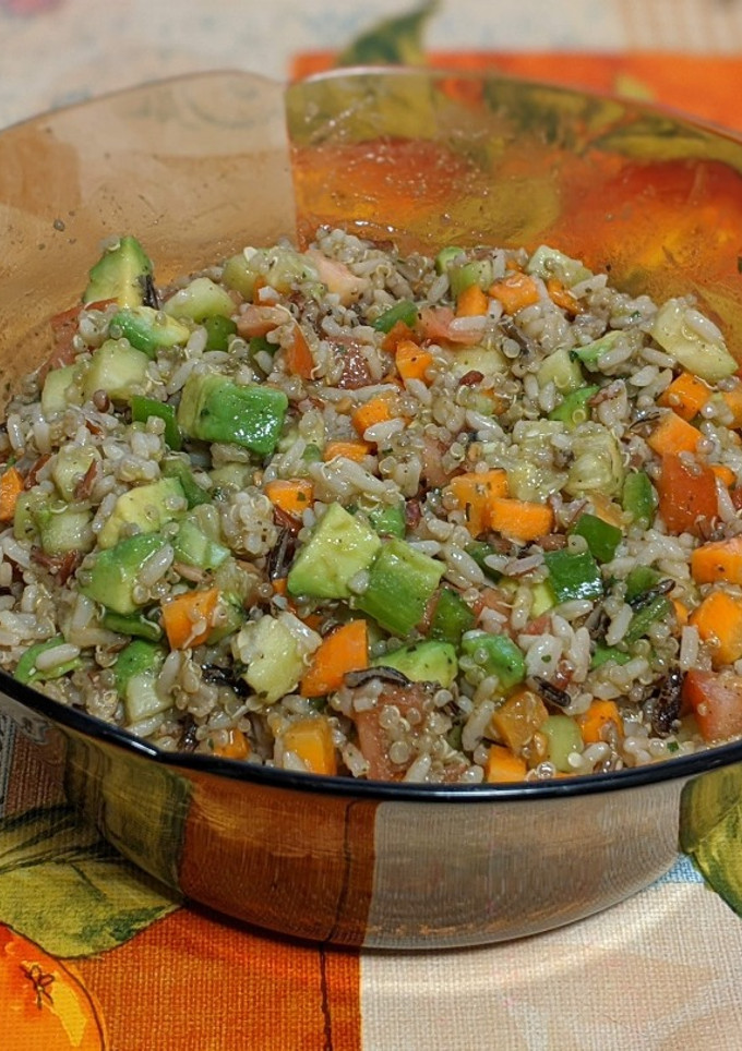 Una foto de Ensalada de quinoa y tres arroces