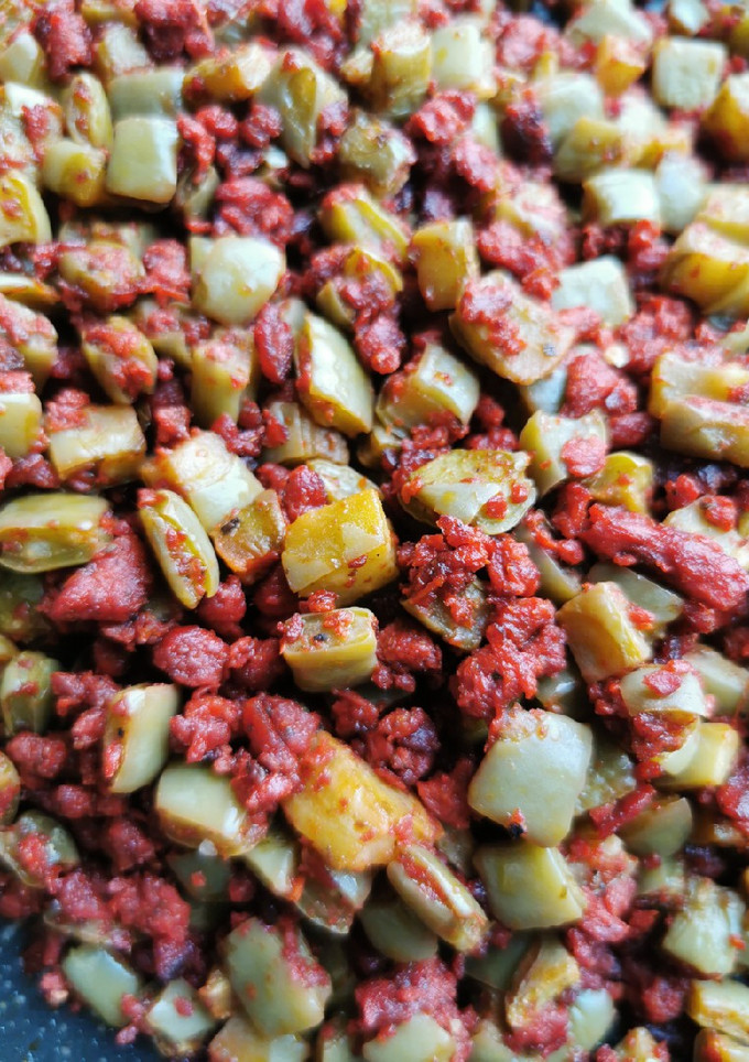 Una foto de Nopales con chorizo