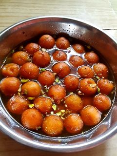 ब्रेड गुलाब जामुन (bread gulab jamun recipe in marathi) रेसिपी चे मुख्य फोटो