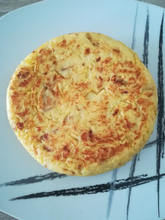 Una foto de Tortilla de patatas con cebolla