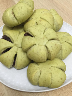 A picture of Green tea bread with red bean paste.