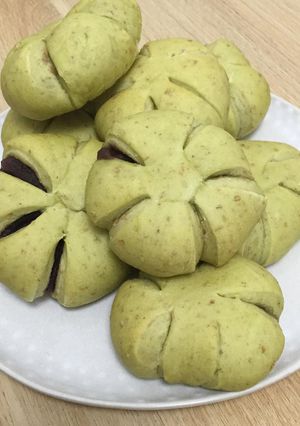 A picture of Green tea bread with red bean paste.