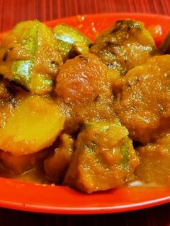 আলু পটলের তরকারি (aloo potoler torkari recipe in bengali) রেসিপির প্রধান ছবি