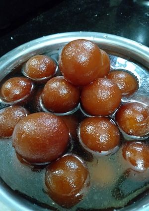 A picture of Khowa Gulab jamun.
