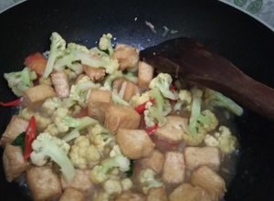 Foto resep Tumis kembang kol tahu maknyus