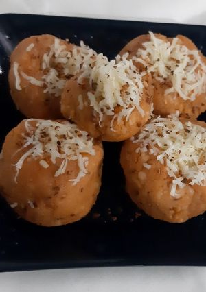 પીઝા ખીચું બોમ્બ (pizza khichu bomb recipe in Gujarat) રેસીપી મુખ્ય ફોટો