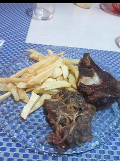 Una foto de ASADITO AL HORNO Eléctrico CON ENSALADITA y PAPAS FRITAS. Grace