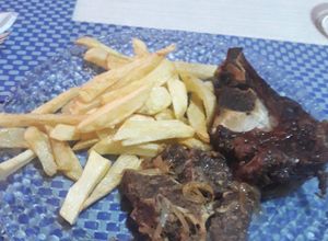 Una foto de ASADITO AL HORNO Eléctrico CON ENSALADITA y PAPAS FRITAS. Grace