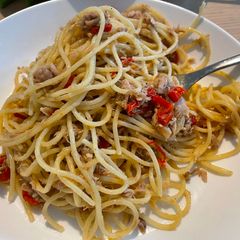 A picture of Spaghetti with Tuna and Chili.