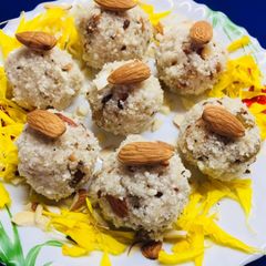 A picture of Sabudana Coconut Ladoo.