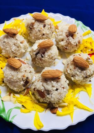 A picture of Sabudana Coconut Ladoo.