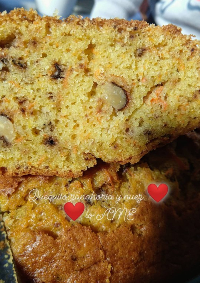 Una foto de PostreQueque de zanahoria y frutos secos