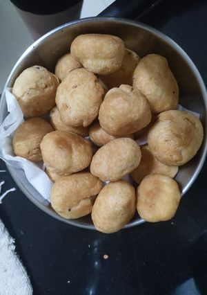 A picture of Khasta biscuit.