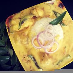 A picture of Kadhi chawal.