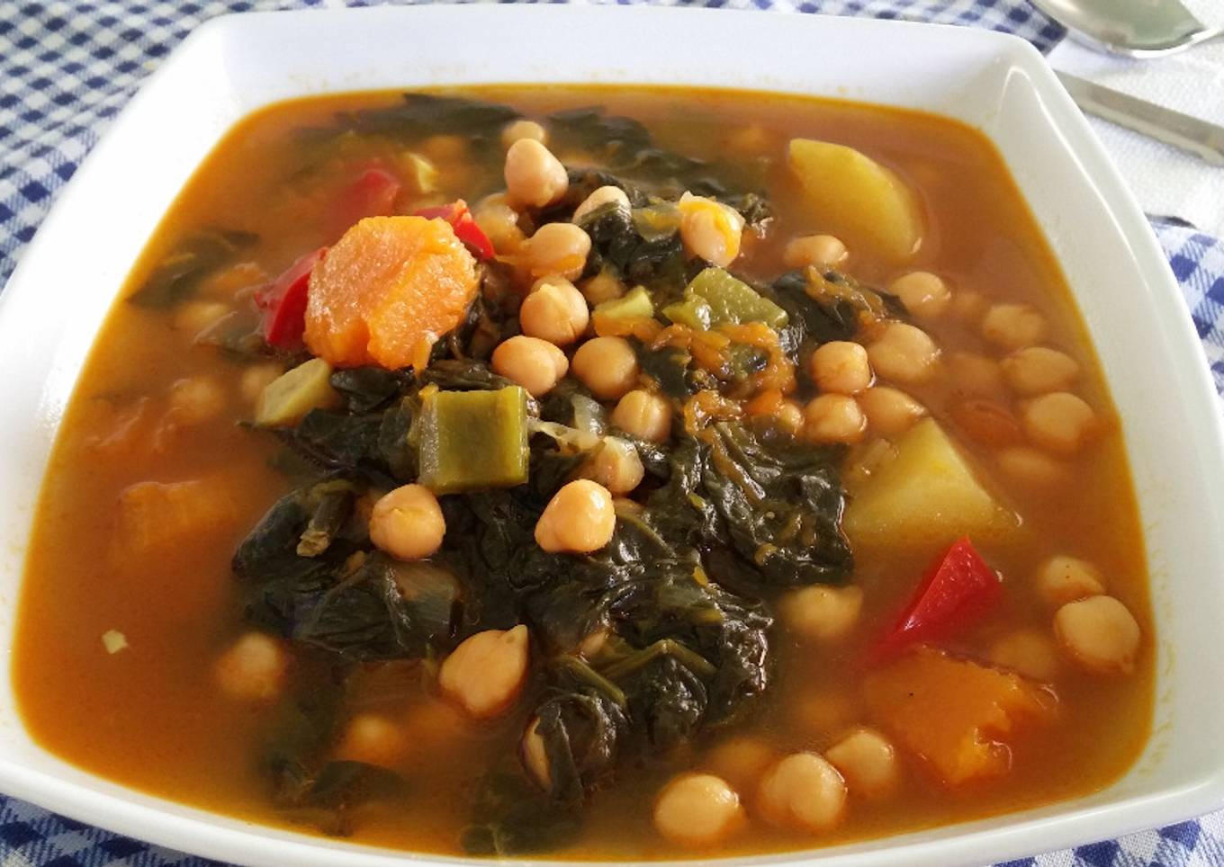 Garbanzos con espinacas y calabaza