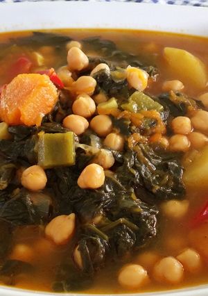 Foto principal de Garbanzos con espinacas y calabaza