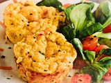 Nidos de patata con queso y ensalada