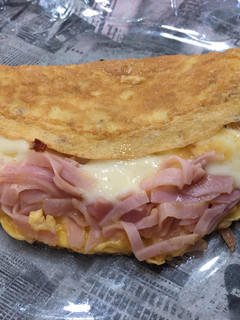 Una foto de Omelette de jamón y queso 🧀
