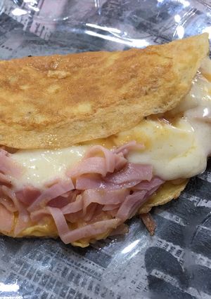 Una foto de Omelette de jamón y queso 🧀