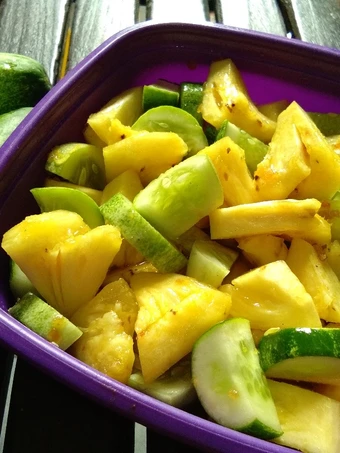 Langkah Mudah untuk Membikin Resep  Rujak timun nanas (Timnas) yang Enak, Bikin Ketagihan