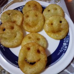 A picture of Potato cheese smileys.