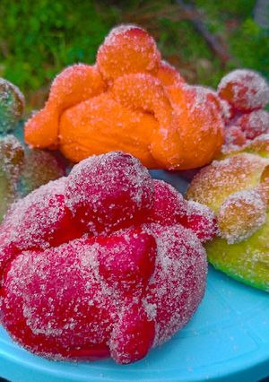 Una foto de Pan de muerto arcoíris 🌈