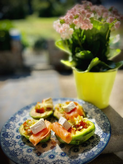 Una foto de Aguacates al grill (en Microwave Grill XL Lékué)