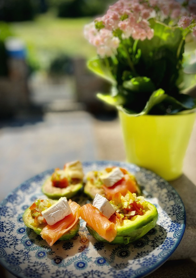 Una foto de Aguacates al grill (en Microwave Grill XL Lékué)