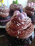 Cupcakes al cioccolato con glassa al cioccolato fondente