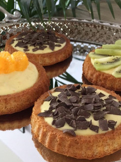 Una foto de Tartaletas de bizcocho con crema de naranja