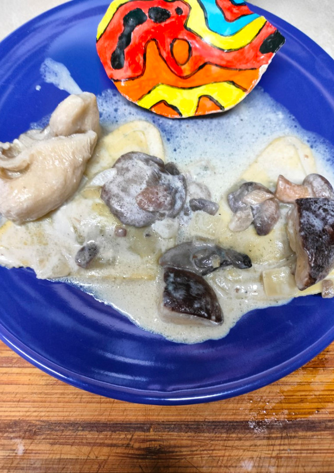 Una foto de Raviolis con setas en salsa de nata