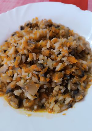 Foto di Minestra di Riso e Funghi con Scarti di Verdure