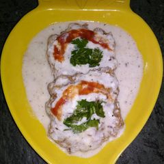 A picture of Dahi bade.