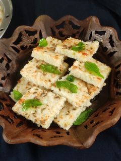 દૂધીના ઢોકળા ફરાળી (Dudhi Dhokla Farali Recipe In Gujarati) રેસીપી મુખ્ય ફોટો