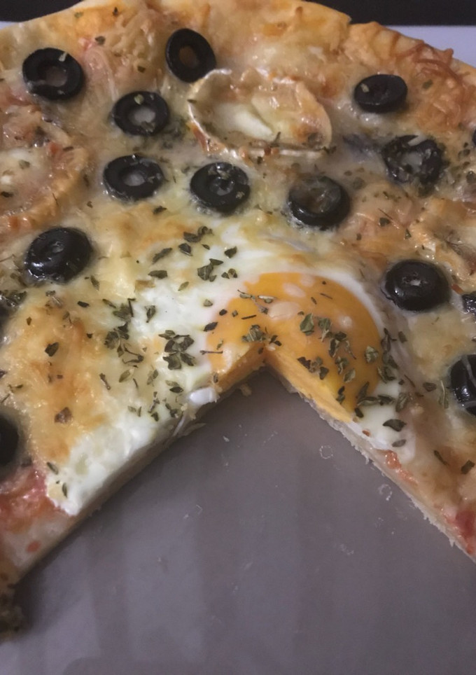 Una foto de Pizza dos quesos y huevo