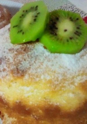 Una foto de Mini tortas de yogurt con centro dulce 🍰(⁠´⁠ε⁠｀⁠ ⁠)