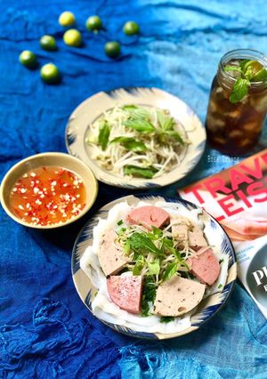 Hình của món Bánh Ướt Nem Chả Lụa.