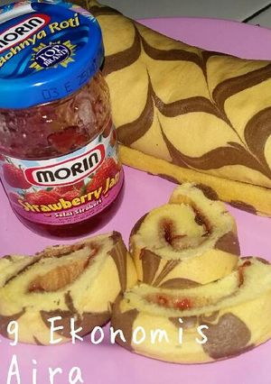 Foto resep Bolu Gulung Ekonomis (isian selai strawberry)