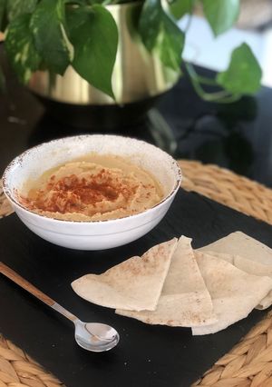 Una foto de Hummus casero con sabor a amistad❤️