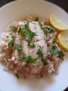 Una foto de Merluza y arroz al vapor en 1 paso