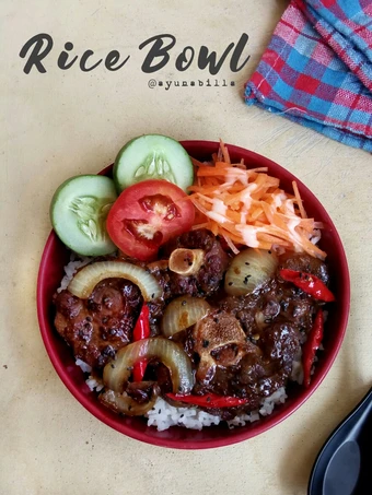 Langkah Mudah untuk Membuat Resep Rice Bowl (Buntut Sapi Bumbu Lada Hitam) yang Bikin Ngiler
