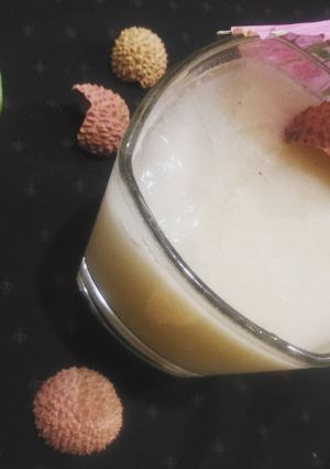 A picture of Refreshing litchi lemonade.