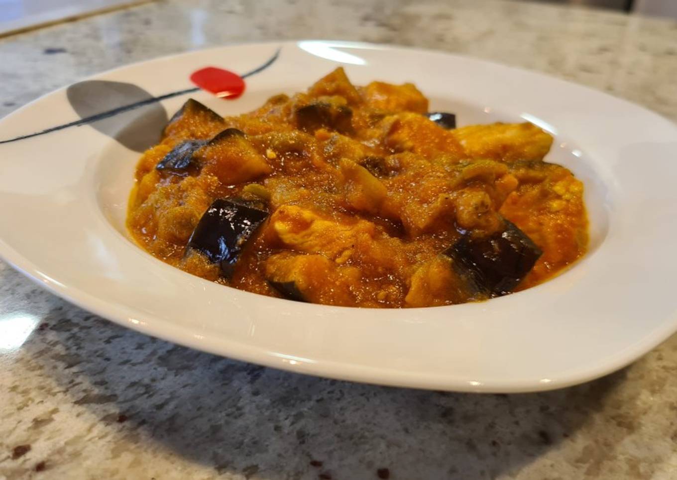 Pavo en salsa de berenjena y tomate
