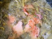 Una foto de guisado de chuletas