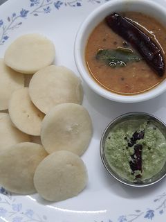 इडली (idli recipe in Hindi) रेसिपी मुख्य फोटो