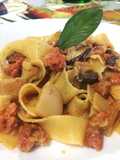 Pappardelle con Salsiccia e Funghi Porcini