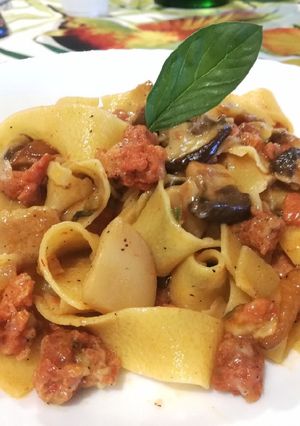 Foto di Pappardelle con Salsiccia e Funghi Porcini