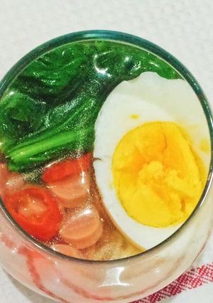 Foto resep Mie Gelas Kuah Telur Sosis