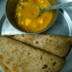 A picture of Matar paneer.